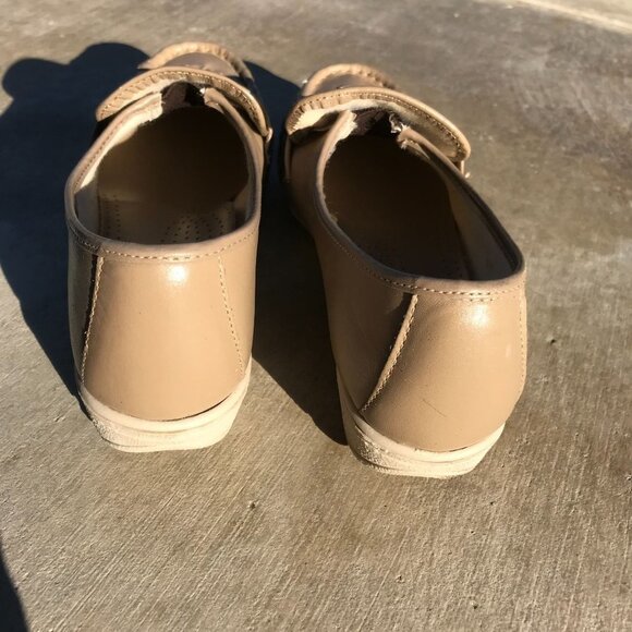 Women's Flat Cream Colored Comfort Loafers - Size 9 - Picture 7 of 7
